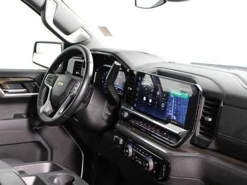 Used 2025 Chevrolet Silverado 1500 LT RWD image 17