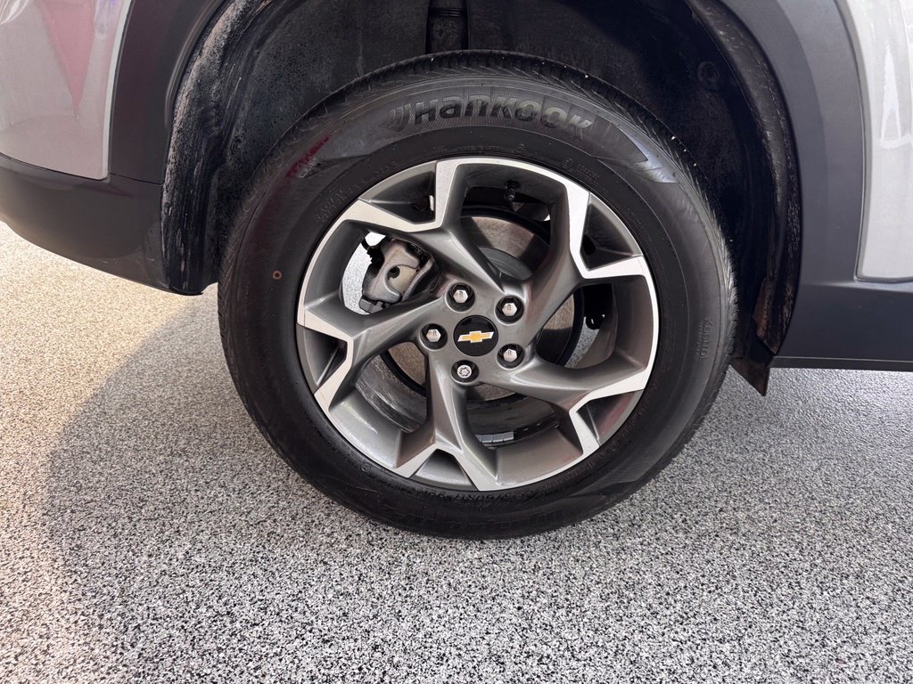 Used 2025 Chevrolet Trax LT w/ Driver Confidence Package FWD image 8