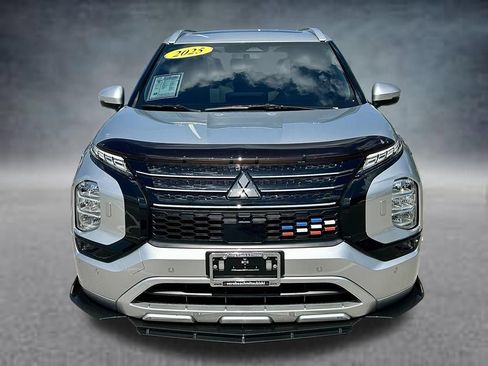 Used 2025 Mitsubishi Outlander 4WD Plug-In Hybrid image 2