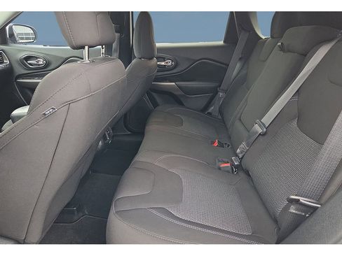 Used 2021 Jeep Cherokee Latitude image 16