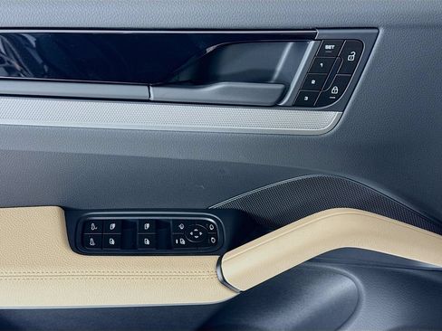 New 2026 Porsche Cayenne Coupe AWD/4WD image 11