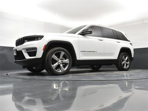 Used 2022 Jeep Grand Cherokee Limited image 21