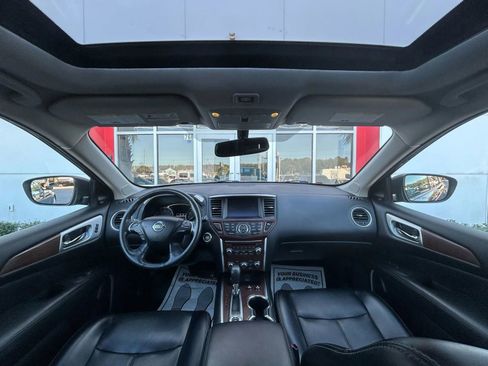 Used 2019 Nissan Pathfinder Platinum image 9