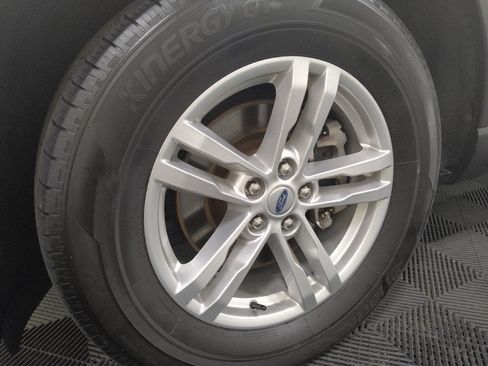 Used 2023 Ford Explorer XLT AWD/4WD image 31