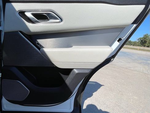 Used 2019 Land Rover Range Rover Velar R-Dynamic SE image 37