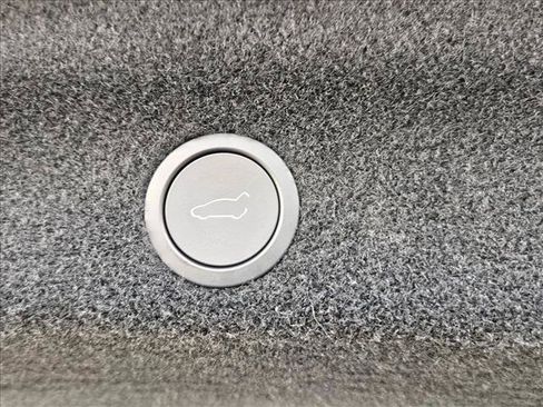 Used 2026 Tesla Model Y 2WD image 23