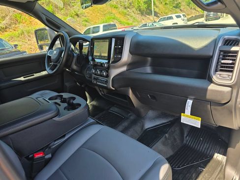 New 2026 RAM 5500 Tradesman w/ Chrome Appearance Group AWD/4WD image 25