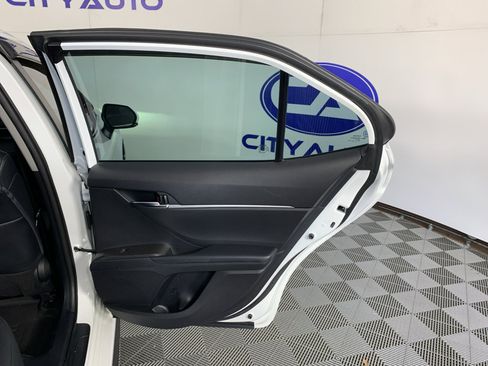 Used 2022 Toyota Camry SE w/ Convenience Package image 33
