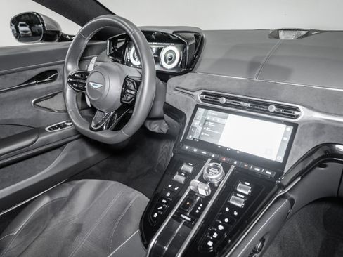 Used 2025 Aston Martin V8 Vantage Coupe RWD image 17