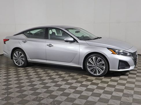 Used 2024 Nissan Altima 2.5 SL AWD/4WD image 16