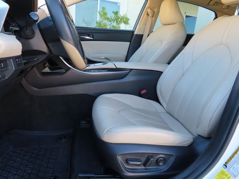 Used 2021 Toyota Avalon XLE image 12