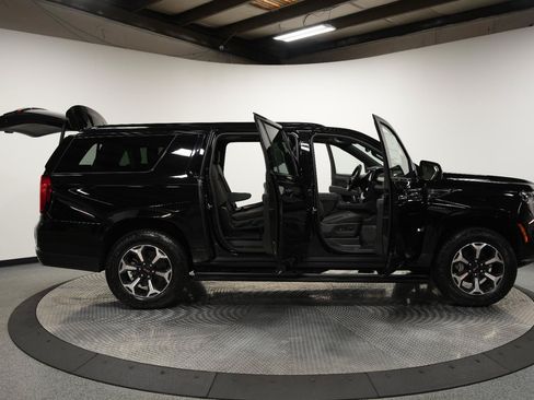 New 2026 GMC Yukon XL AT4 w/ AT4 Premium Plus Package AWD/4WD image 13