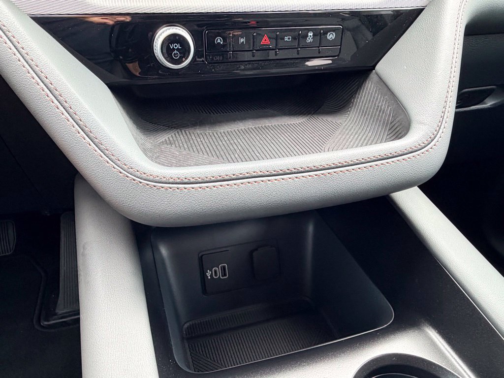 New 2026 Ford Explorer Active w/ Active Comfort Package RWD image 24