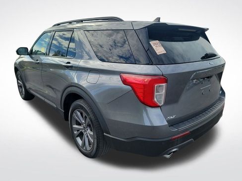 Used 2022 Ford Explorer XLT w/ Equipment Group 202A image 3