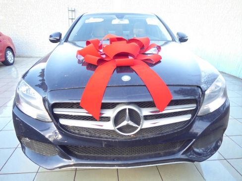 Used 2017 Mercedes-Benz C 300 4MATIC Sedan image 4