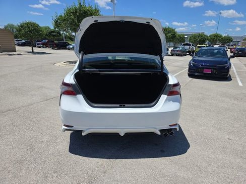 Used 2022 Toyota Camry SE FWD image 13