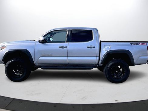 Used 2019 Toyota Tacoma TRD Off-Road w/ Technology Package image 5