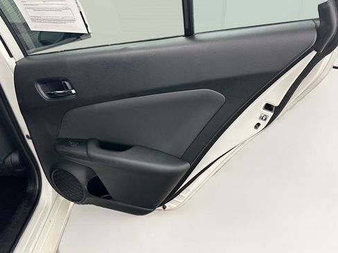 Used 2019 Toyota Prius XLE w/ Carpet Mat Package AWD/4WD image 30