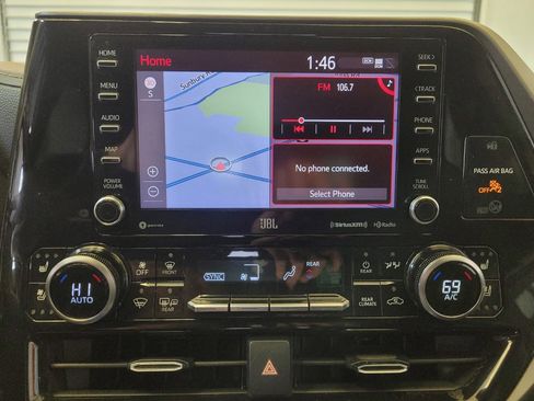 Used 2020 Toyota Highlander Limited AWD/4WD image 25