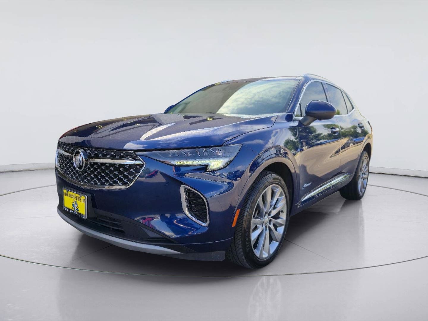 Used 2022 Buick Envision Avenir w/ Safety Package FWD image 1
