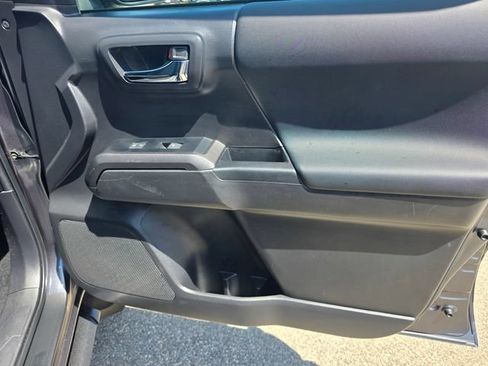 Used 2023 Toyota Tacoma TRD Sport AWD/4WD image 18