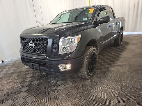 Used 2019 Nissan Titan S image 4