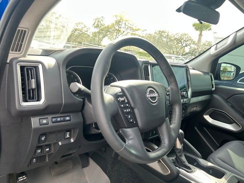 Used 2025 Nissan Frontier SV w/ SV Convenience Package image 10