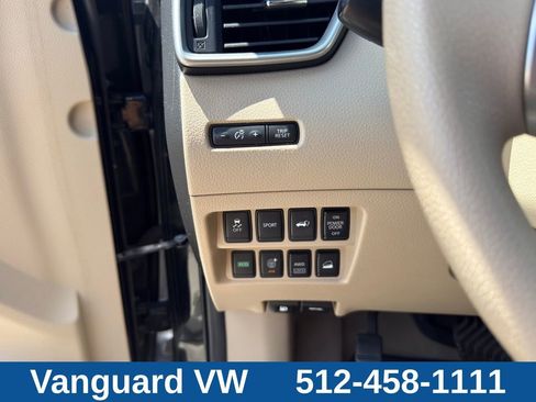 Used 2015 Nissan Rogue SV w/ SV Premium Package AWD/4WD image 23