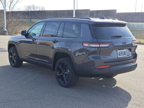 New 2025 Jeep Grand Cherokee L Altitude image 3