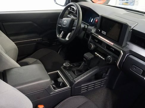 Certified 2025 Toyota 4Runner TRD Off-Road image 25