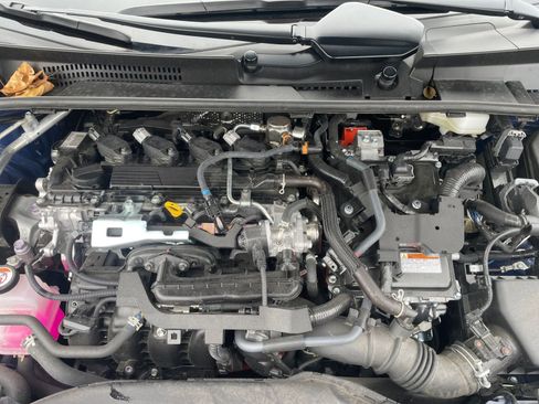 Used 2025 Toyota Prius LE image 32