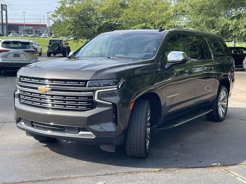 Used 2021 Chevrolet Suburban Premier w/ Premium Package AWD/4WD image 5