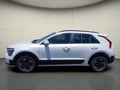 Used 2023 Kia Niro Wind w/ Wind Preserve Package FWD image 4