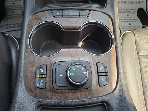 Used 2023 GMC Acadia Denali w/ Black Diamond Edition AWD/4WD image 23