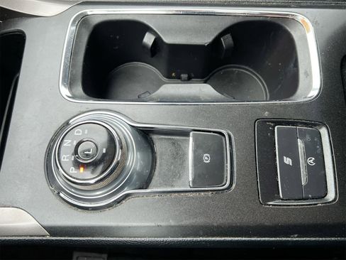 Used 2020 Ford Fusion SE image 32