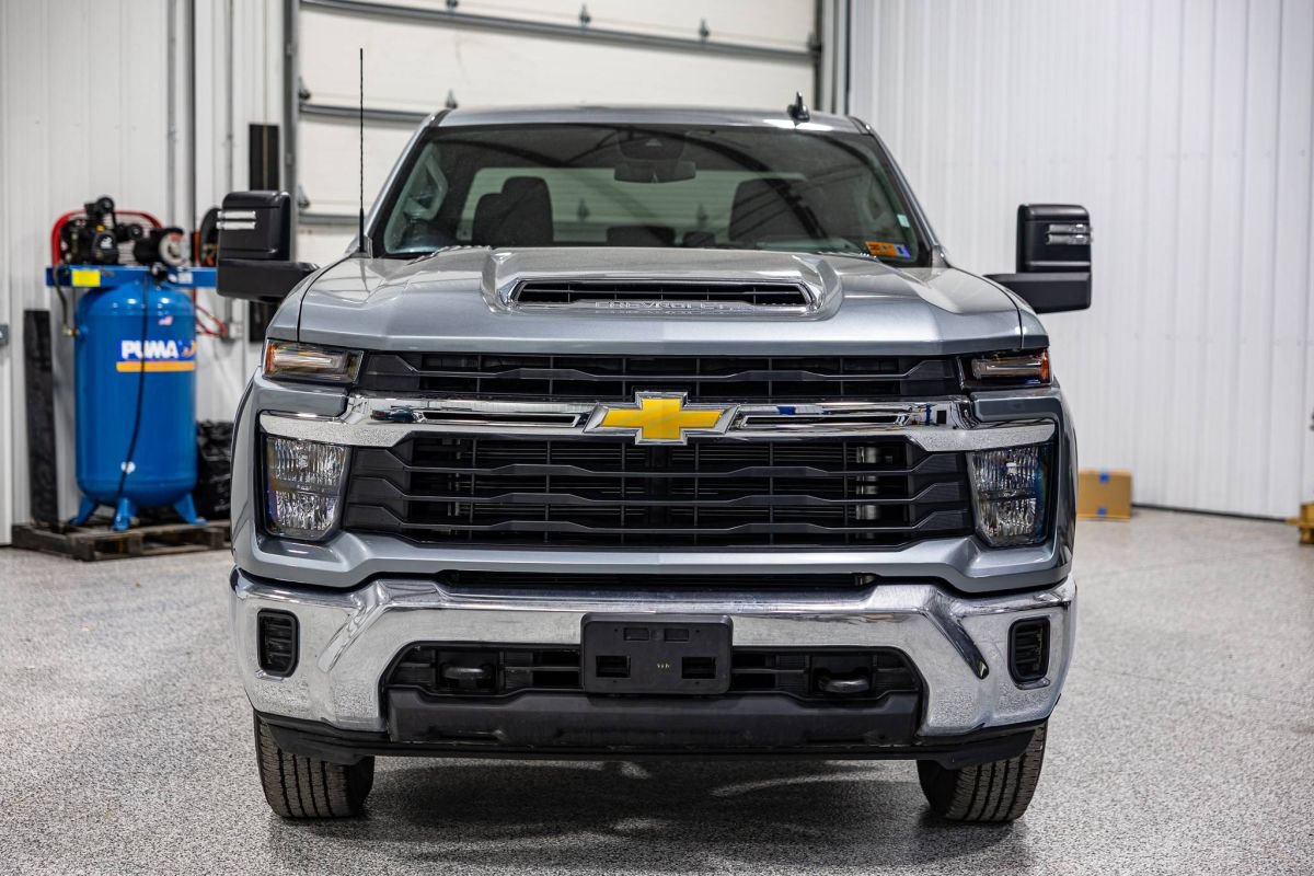 Used 2025 Chevrolet Silverado 2500 LT w/ Convenience Package AWD/4WD image 7