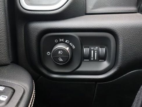 New 2026 RAM 2500 Laramie AWD/4WD image 16