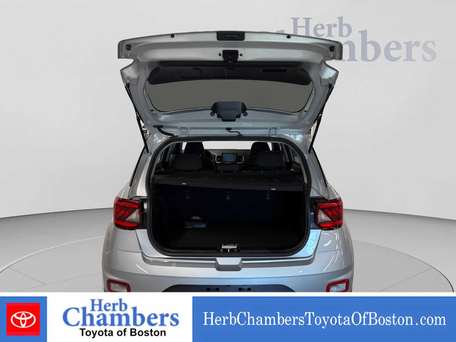 Used 2022 Hyundai Venue SEL w/ Cargo Package FWD image 4