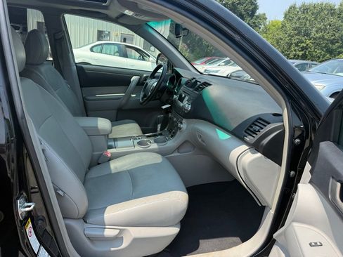 Used 2011 Toyota Highlander SE w/ Tow Pkg AWD/4WD image 15