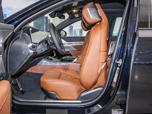 Used 2025 BMW 760i xDrive w/ Executive Package image 21