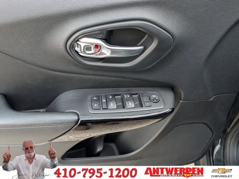 Used 2020 Jeep Cherokee Latitude Plus image 17