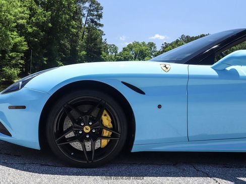 Used 2015 Ferrari California T RWD image 4