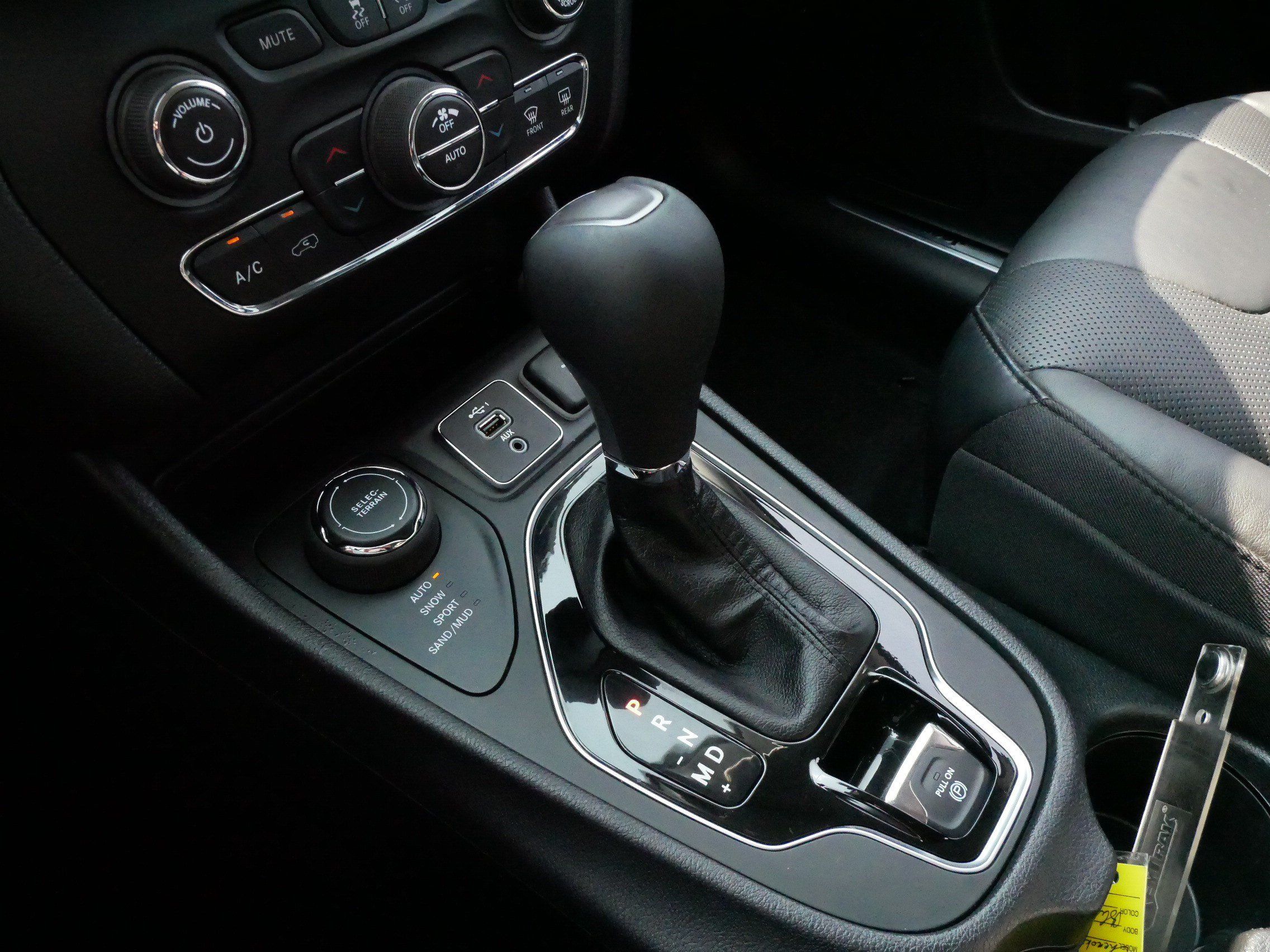 Used 2020 Jeep Cherokee Limited AWD/4WD image 25