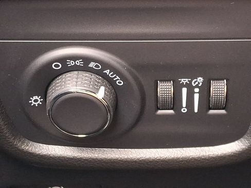 Used 2025 Jeep Grand Cherokee Altitude AWD/4WD image 26