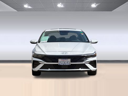 Used 2025 Hyundai Elantra Limited FWD image 6