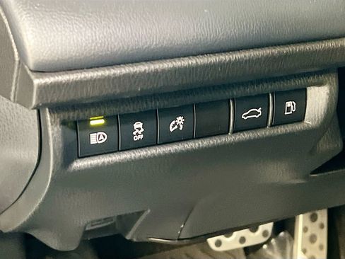 Used 2025 Toyota Camry XSE FWD image 10