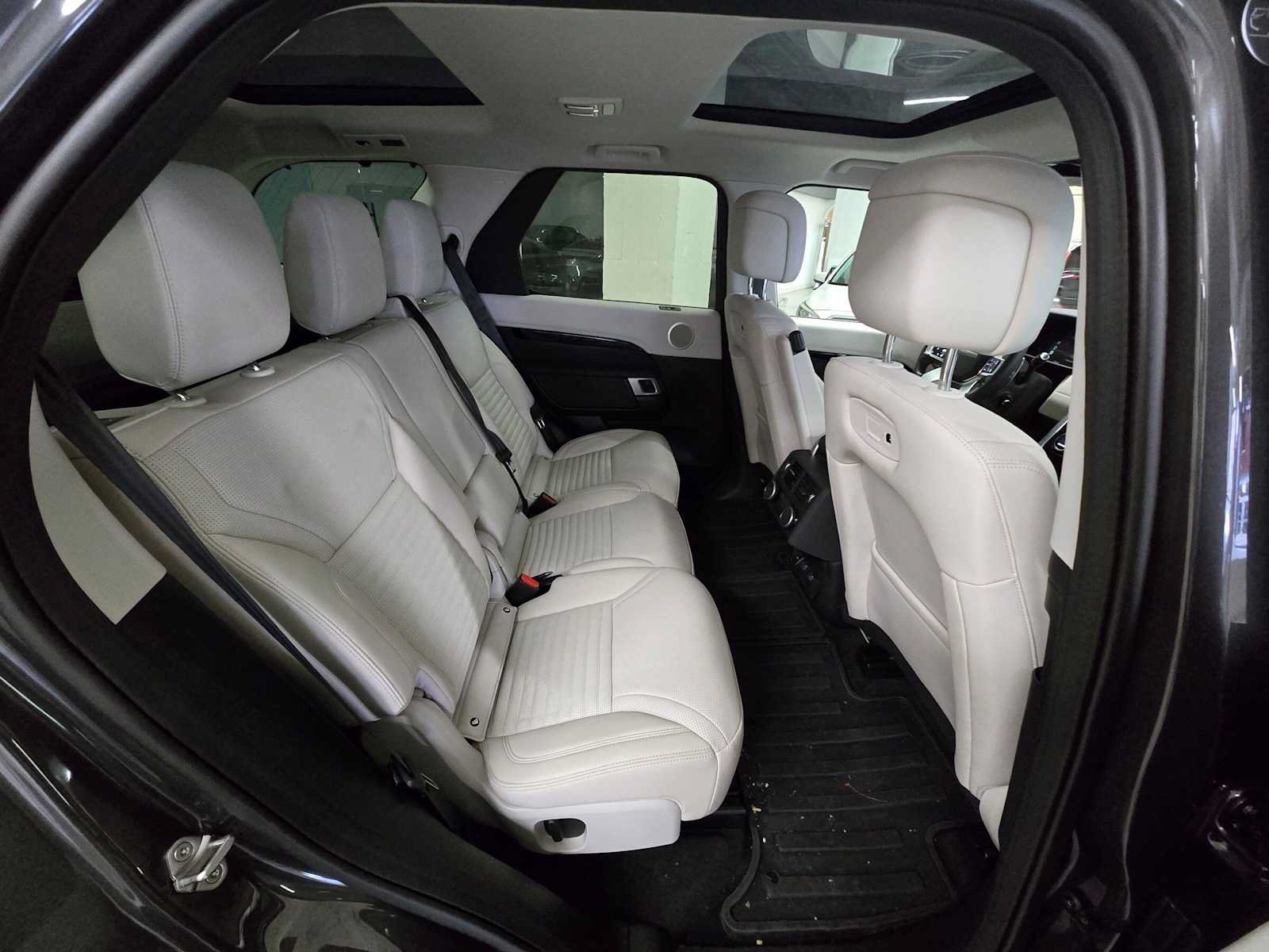 Used 2025 Land Rover Discovery S AWD/4WD image 12