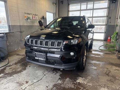 Used 2024 Jeep Compass Latitude image 5