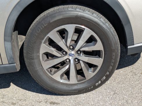 Used 2020 Subaru Outback Premium image 11