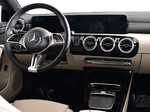 Certified 2025 Mercedes-Benz CLA 250 4MATIC image 18